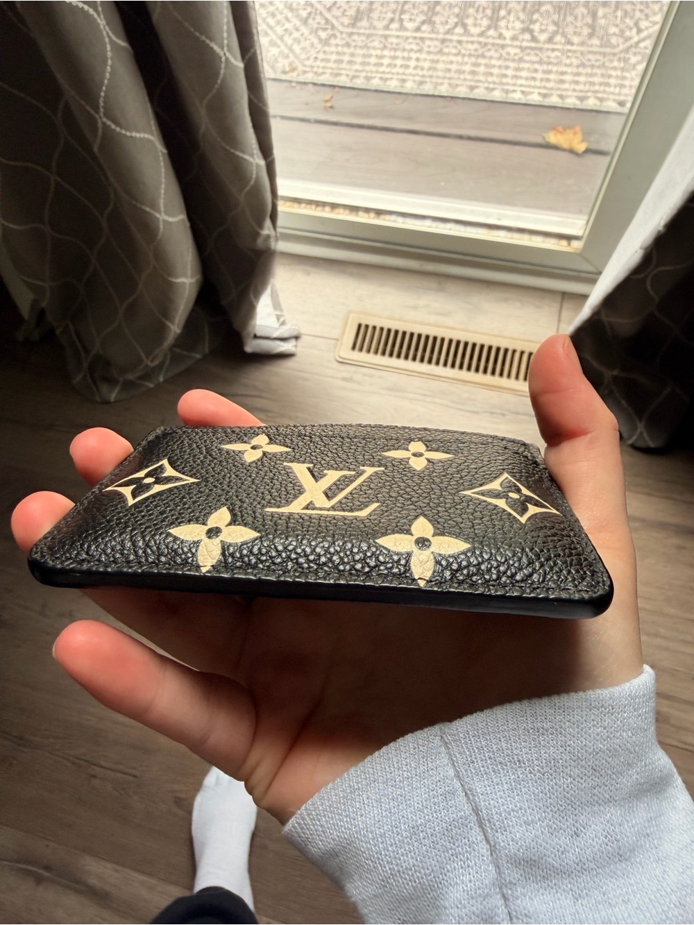 Louis Vuitton Black & Cream Monogram Card Holder - Picture 15 of 16